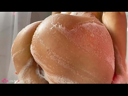 ❤️ Brunetta masturba la figa con il vibratore fino ad un intenso orgasmo sotto la doccia ️ Video di sessoal it.nudexxx.ru ❌